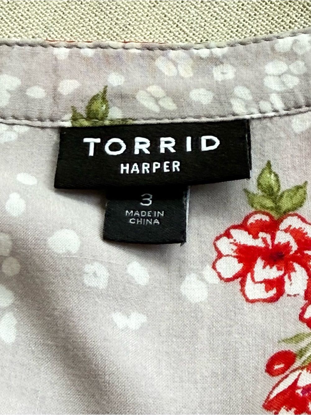 Torrid Women's Blouse Grey with Red Flowers & White Polka Dots Torrid Size 3 - Picture 5 of 13